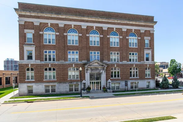 $209,900 | 105 Washington Avenue, Unit 1, Oshkosh, WI 54901