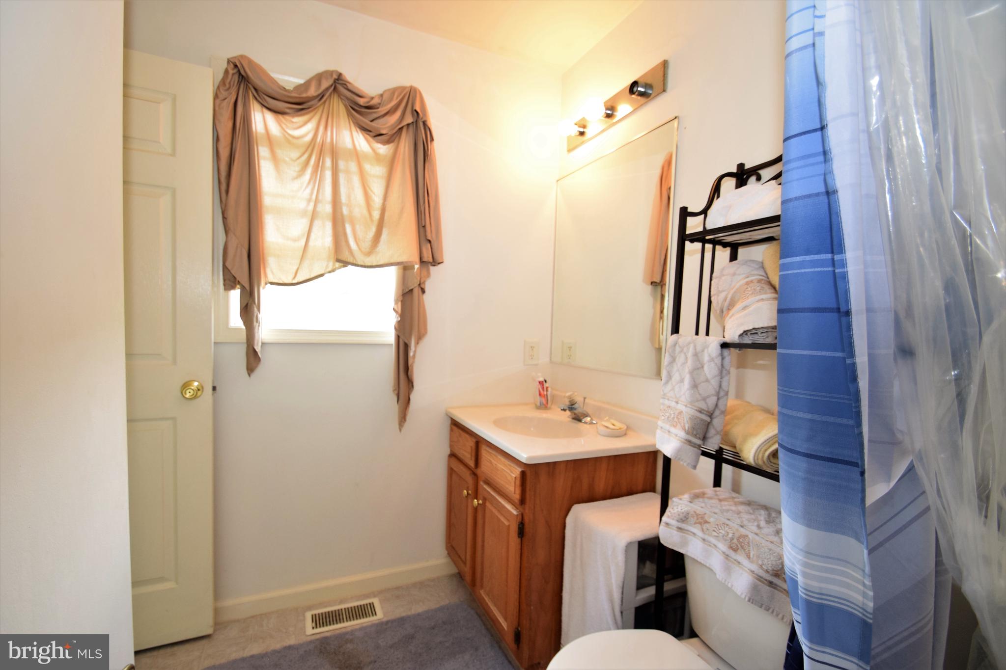 17 Croyden Road Newark, DE 19702 - Photo 14 of 30 Master bath