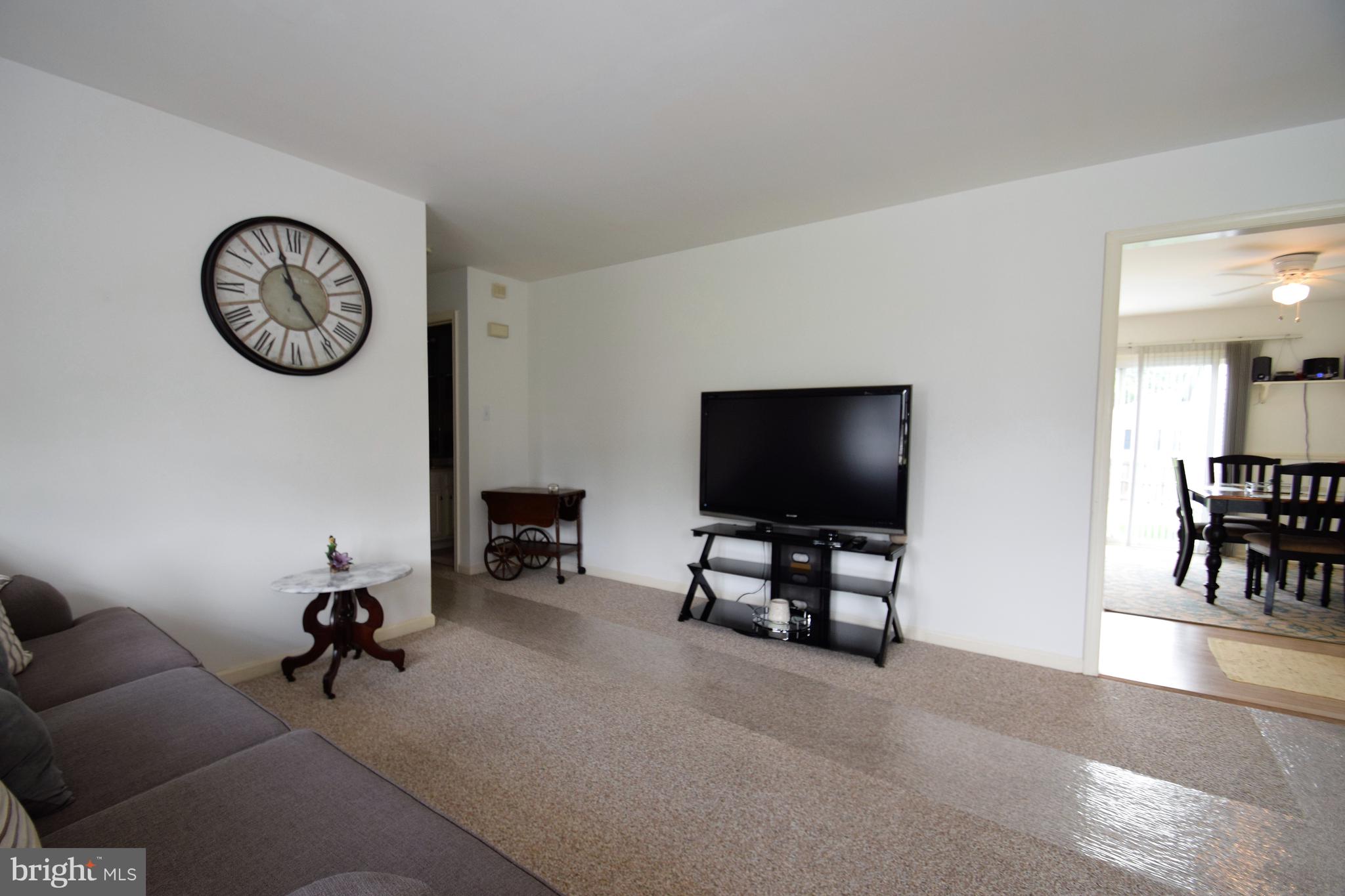 17 Croyden Road Newark, DE 19702 - Photo 3 of 30 Living room