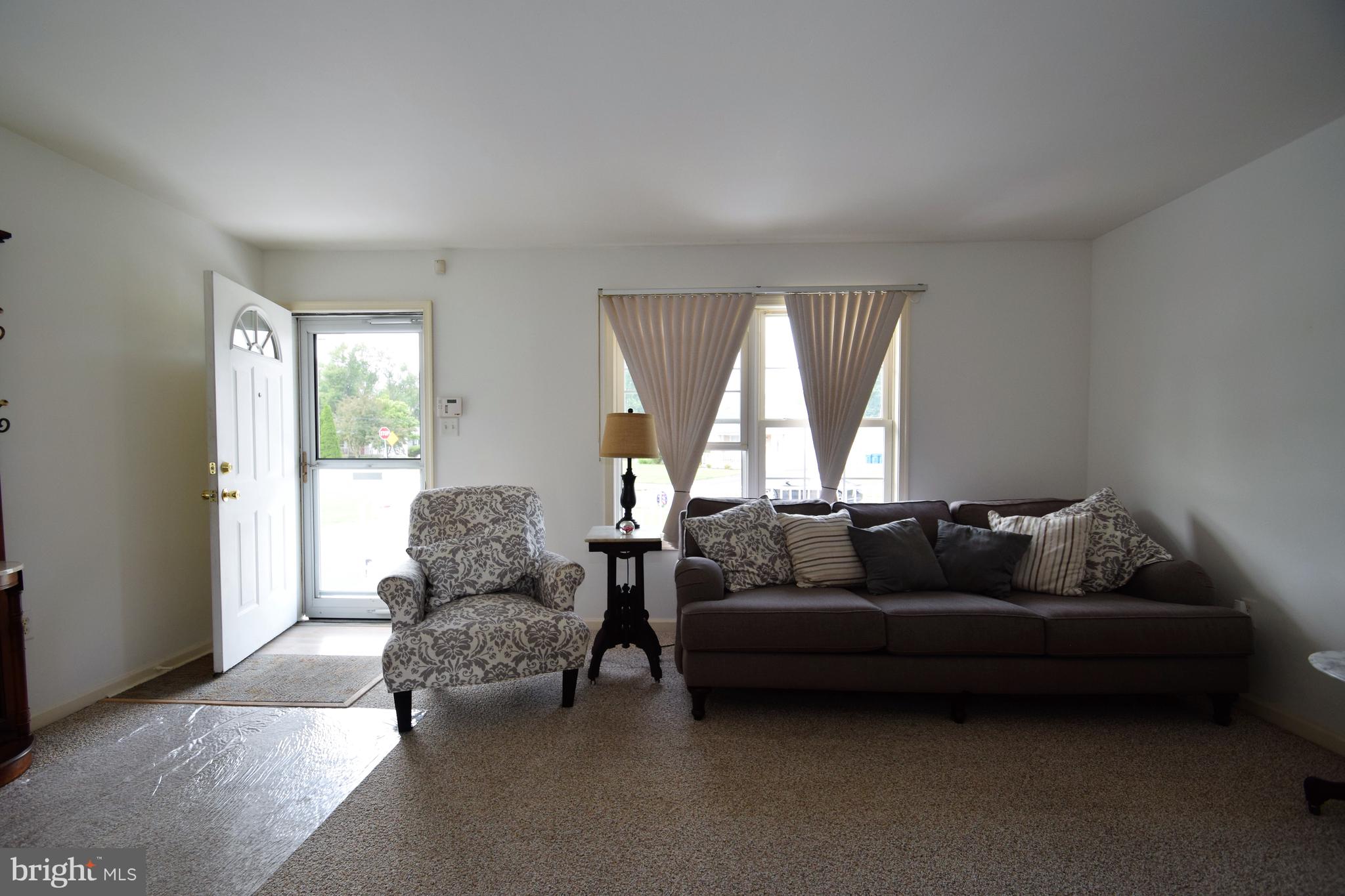 17 Croyden Road Newark, DE 19702 - Photo 4 of 30 Living room