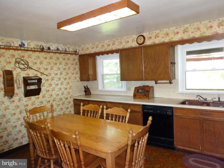 520 Oak Park Road Hatfield, PA 19440 - Photo 8 of 19 Kitchen