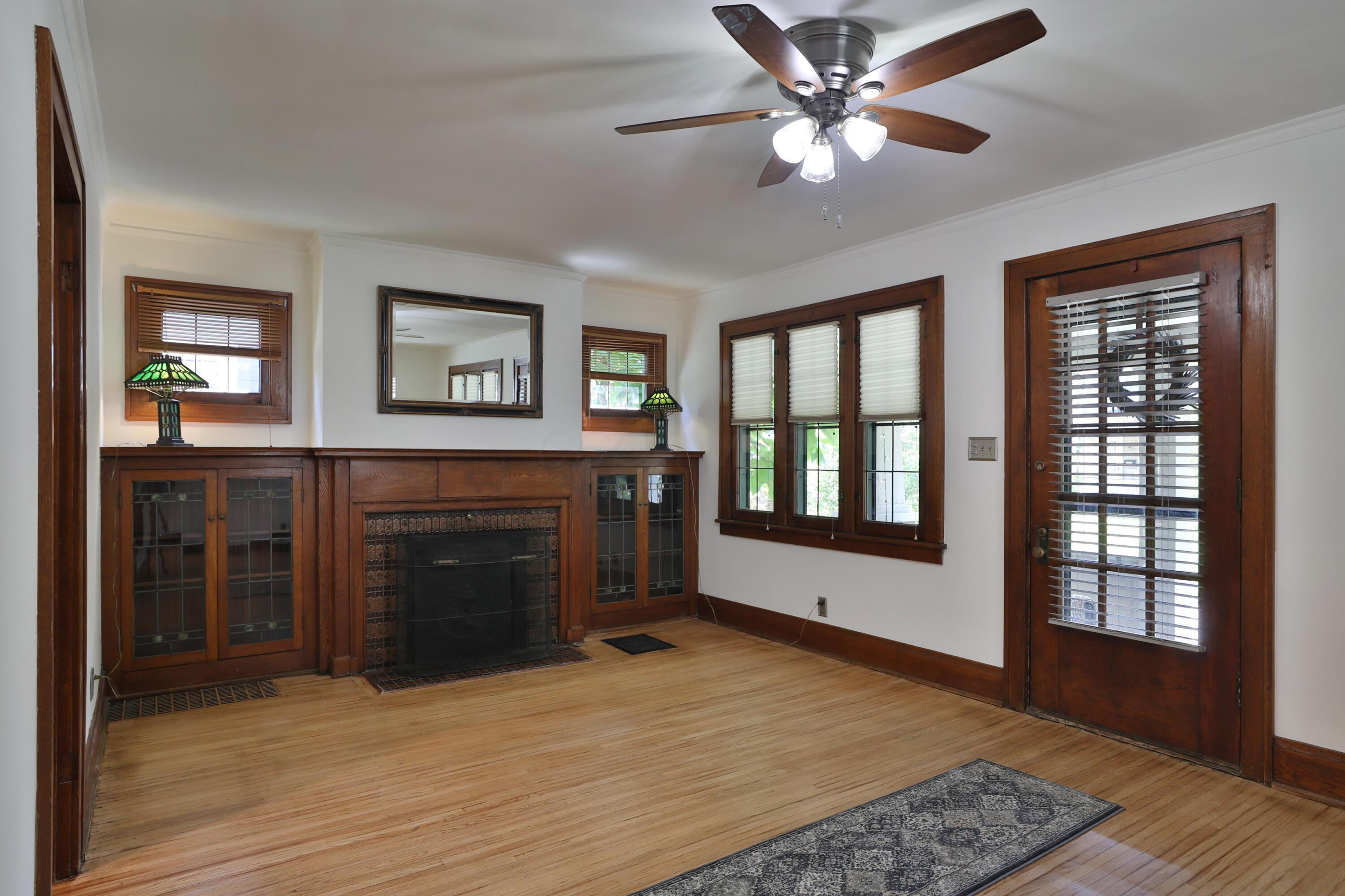 306 Crestview Road Columbus, OH 43202 - Photo 9 of 53 Living Room