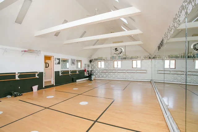 $824,900 | 1994 East Main Road, Portsmouth, RI 02871