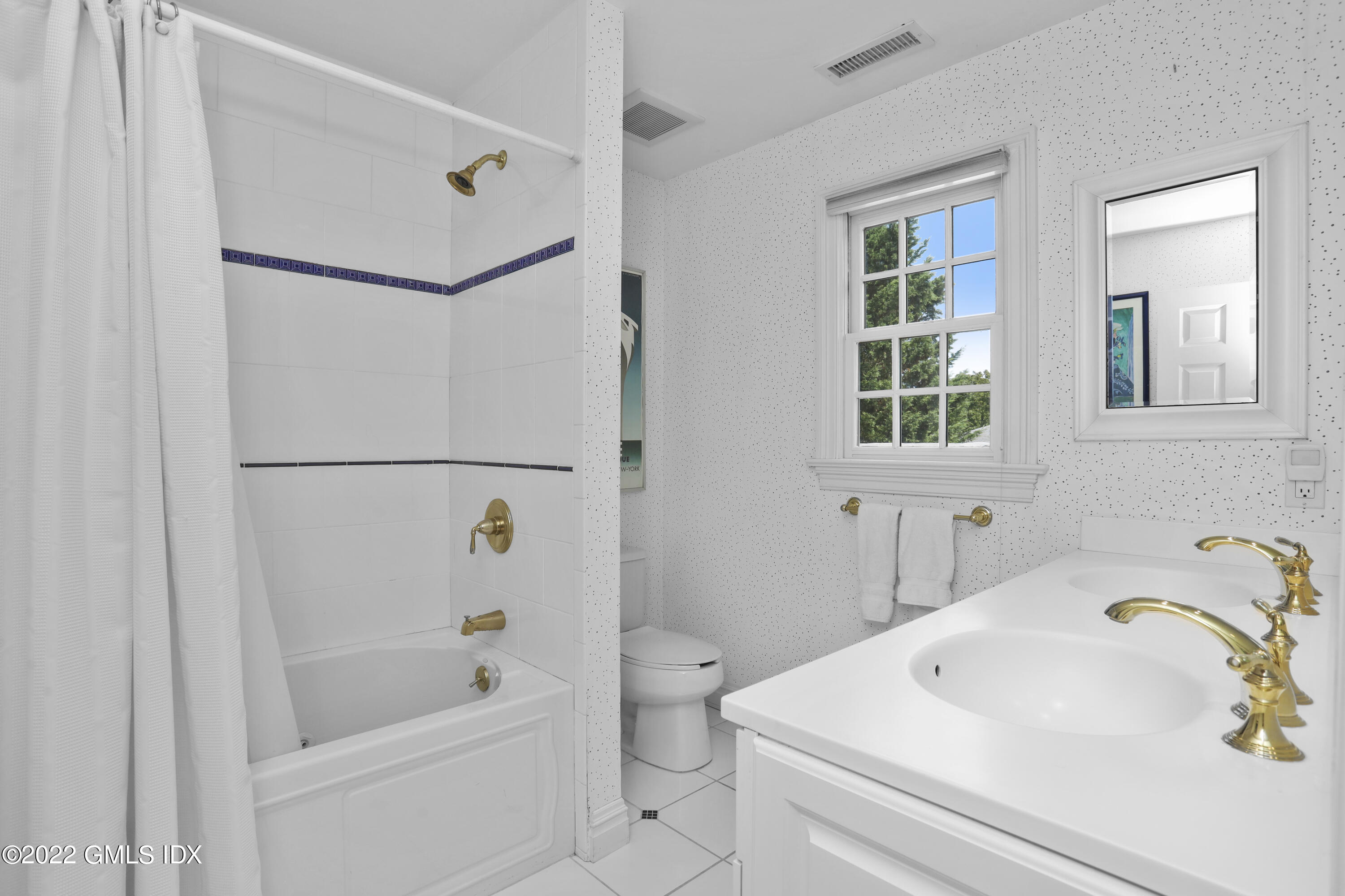 90 Carter Drive Stamford, CT 06902 - Photo 30 of 40 a bath room with a bath tub and a sink