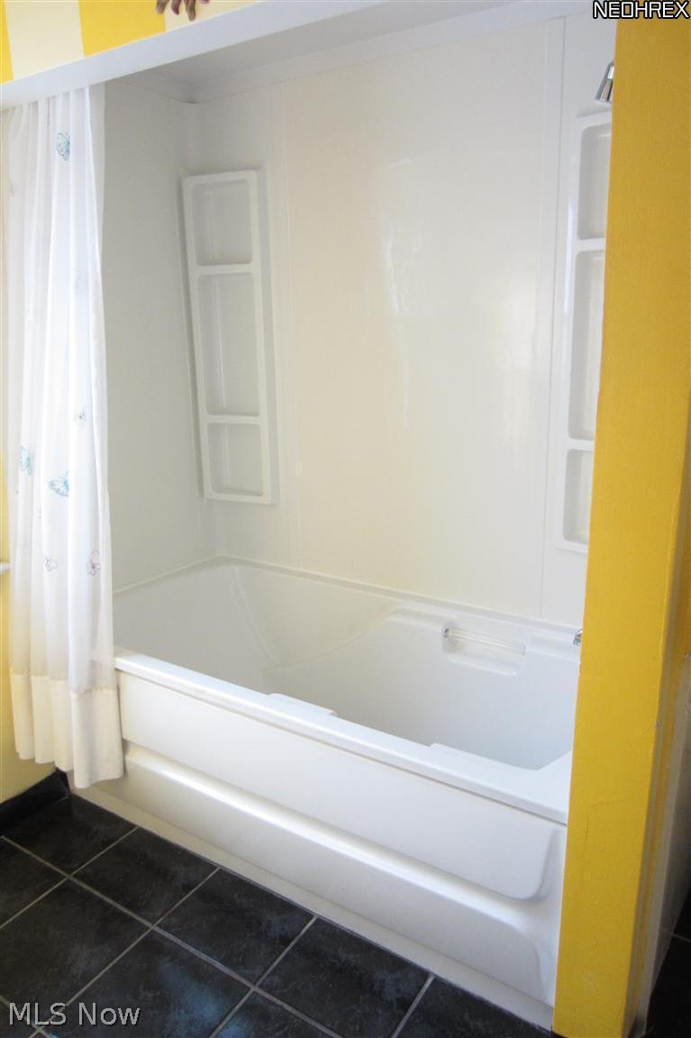 14603 Alger Road Cleveland, OH 44111 - Photo 10 of 20 Gallery Image 10