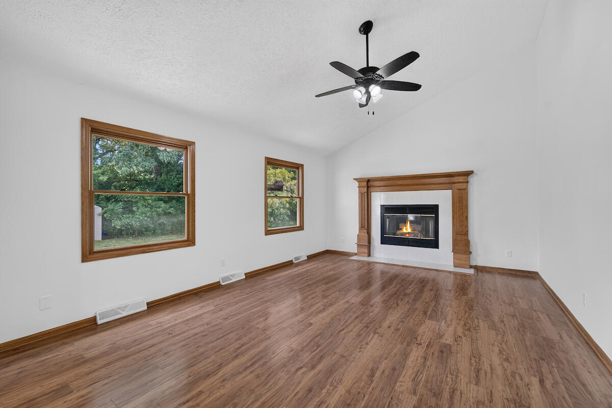 5417 Sandhill Road Caledonia, WI 53402 - Photo 5 of 29 Family Room
