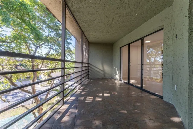 $169,900 | 6855 West Broward Boulevard, Unit 409, Plantation, FL 33317