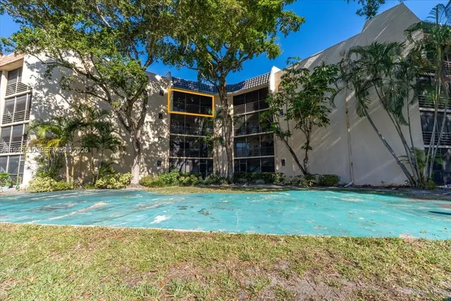 $169,900 | 6855 West Broward Boulevard, Unit 409, Plantation, FL 33317
