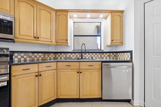 $169,900 | 6855 West Broward Boulevard, Unit 409, Plantation, FL 33317