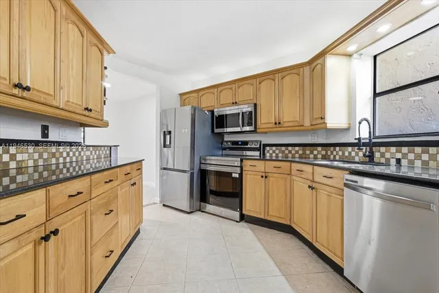 $169,900 | 6855 West Broward Boulevard, Unit 409, Plantation, FL 33317