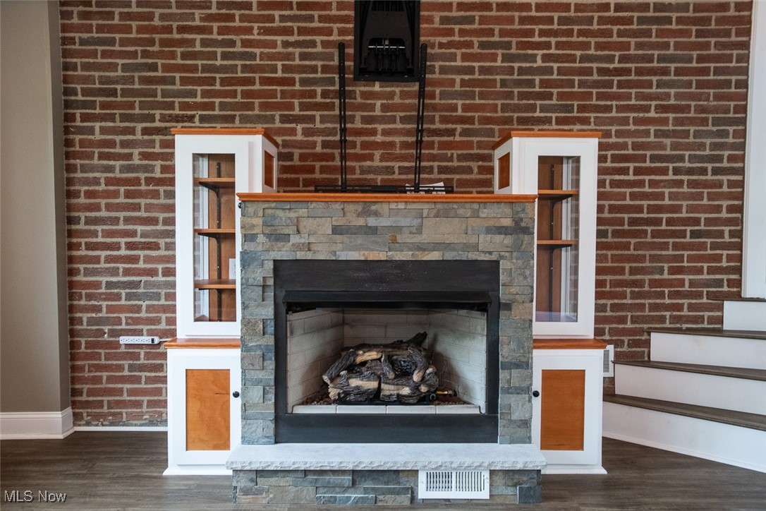 7730 Hoertz Road Cleveland, OH 44134 - Photo 22 of 38 Gas log fireplace