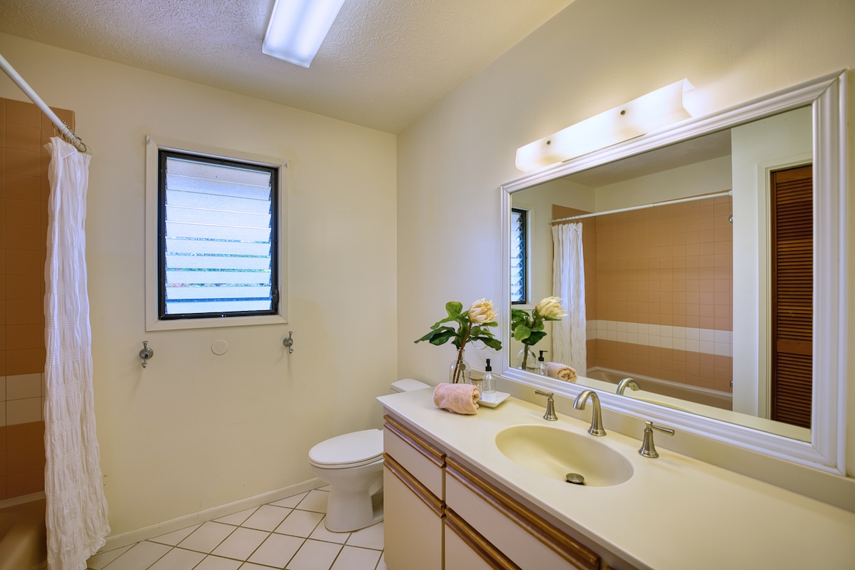 708 Kukuau Street Hilo, HI 96720 - Photo 11 of 18 a bathroom with a sink toilet and mirror