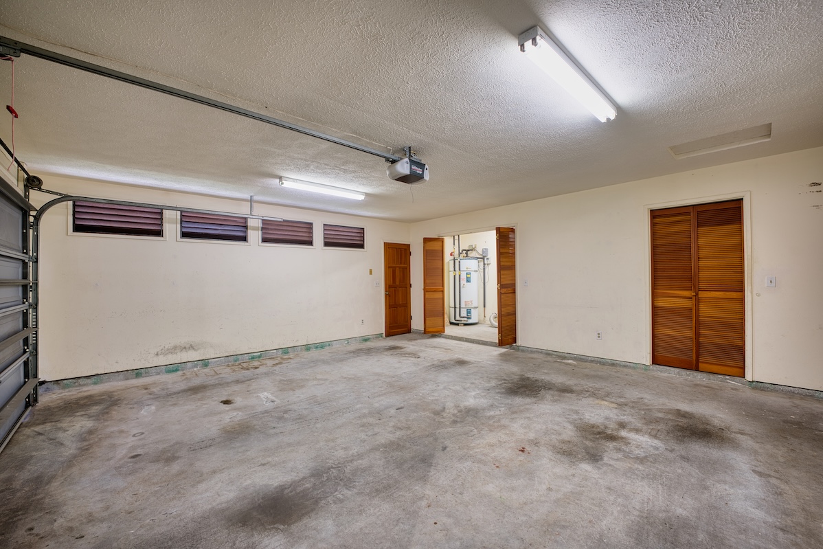 708 Kukuau Street Hilo, HI 96720 - Photo 16 of 18 a view of an empty room