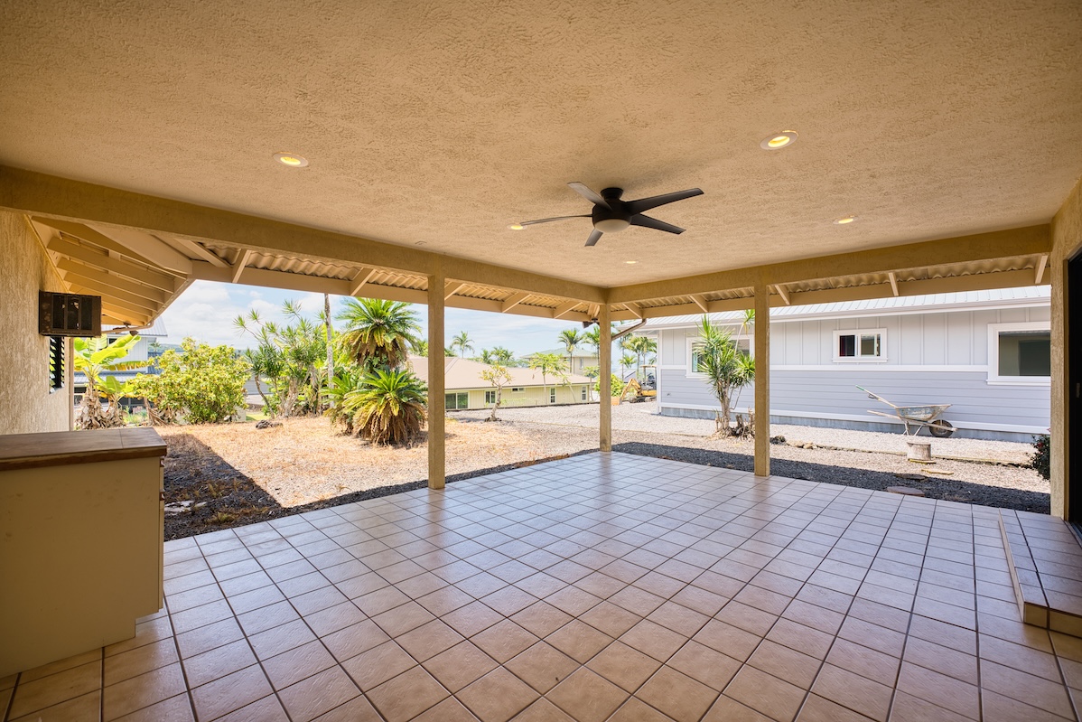 708 Kukuau Street Hilo, HI 96720 - Photo 7 of 18 a view of a entryway front of a house