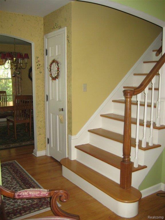 4088 Cumberland Road Berkley, MI 48072 - Photo 10 of 49 Stairway