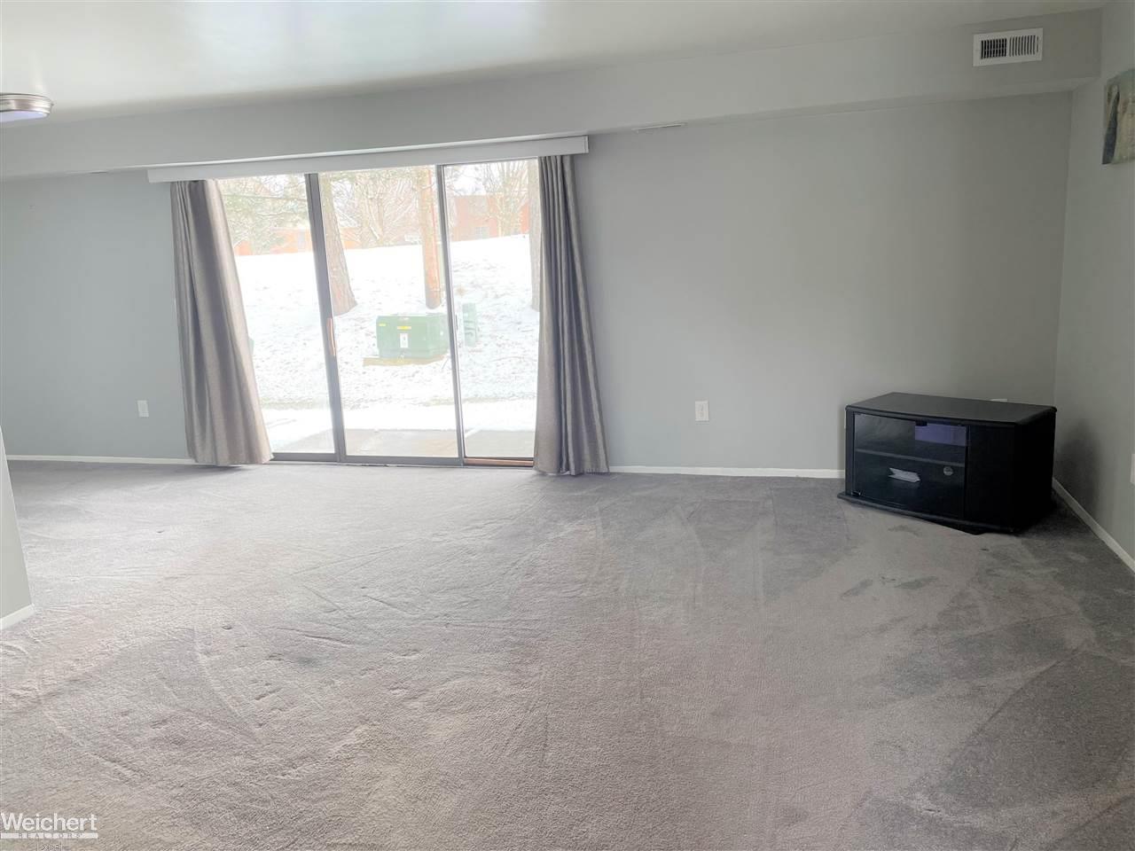 27374 Evergreen Road, Unit 4 Lathrup Village, MI 48076 - Photo 3 of 11