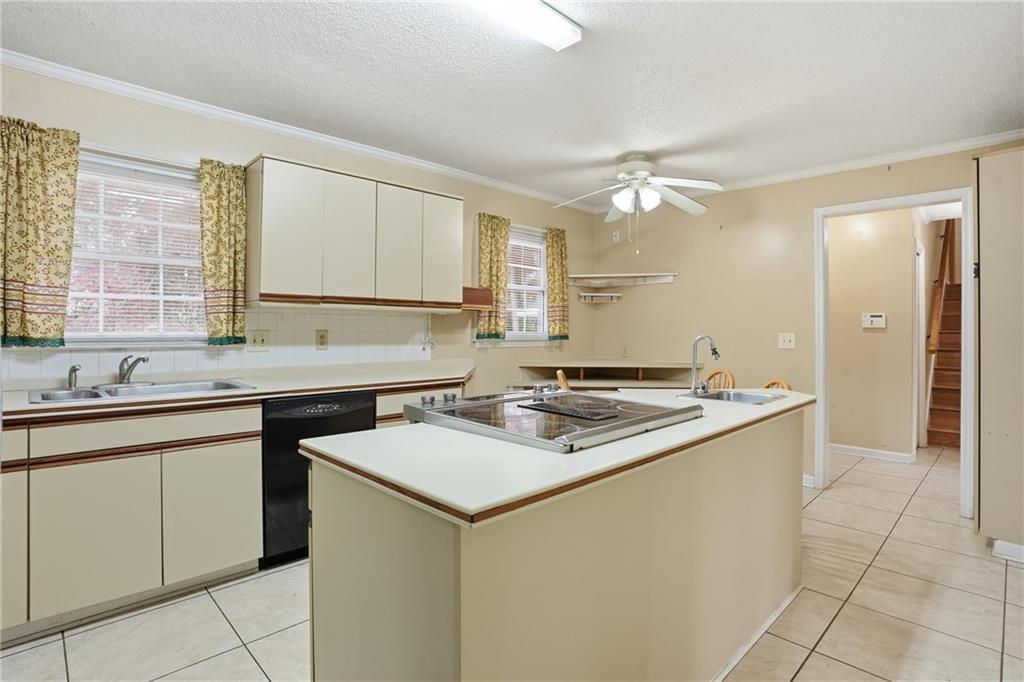 747 John Alden Road Stone Mountain, GA 30083 - Photo 8 of 26