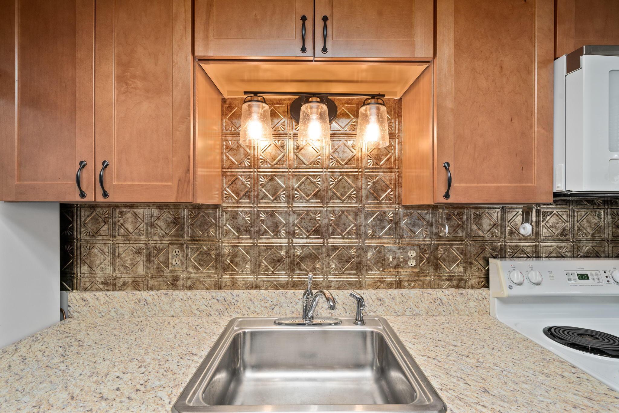 5123 Ranstead Court Columbus, OH 43220 - Photo 17 of 48 lots of light - lots of cabinets and lots of countertop and check out that fancy backsplash!