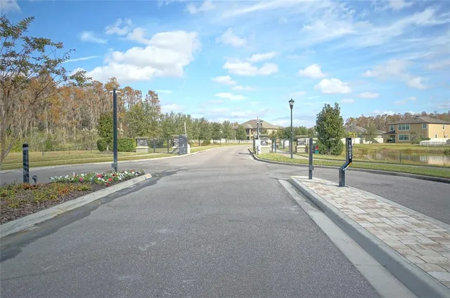 $3,600 | 10702 Pleasant Knoll Drive, Tampa, FL 33647