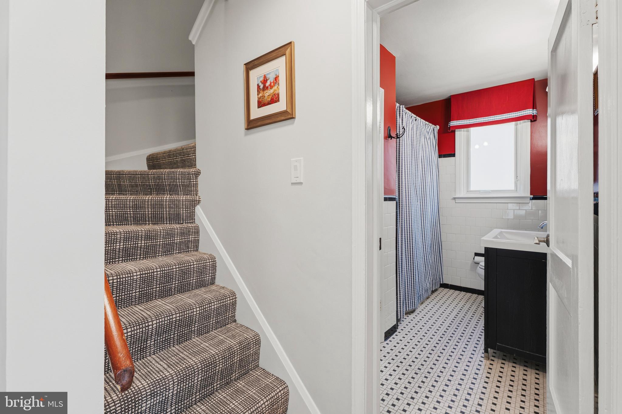 304 Brook Road Baltimore, MD 21286 - Photo 16 of 34 Stairs to second level