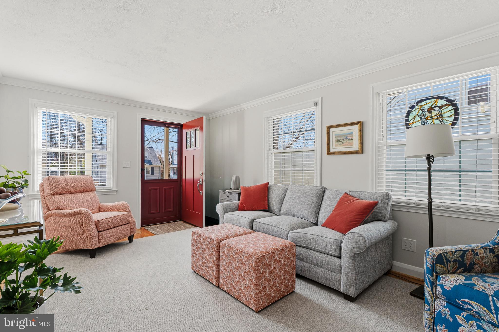 304 Brook Road Baltimore, MD 21286 - Photo 5 of 34 Living Room
