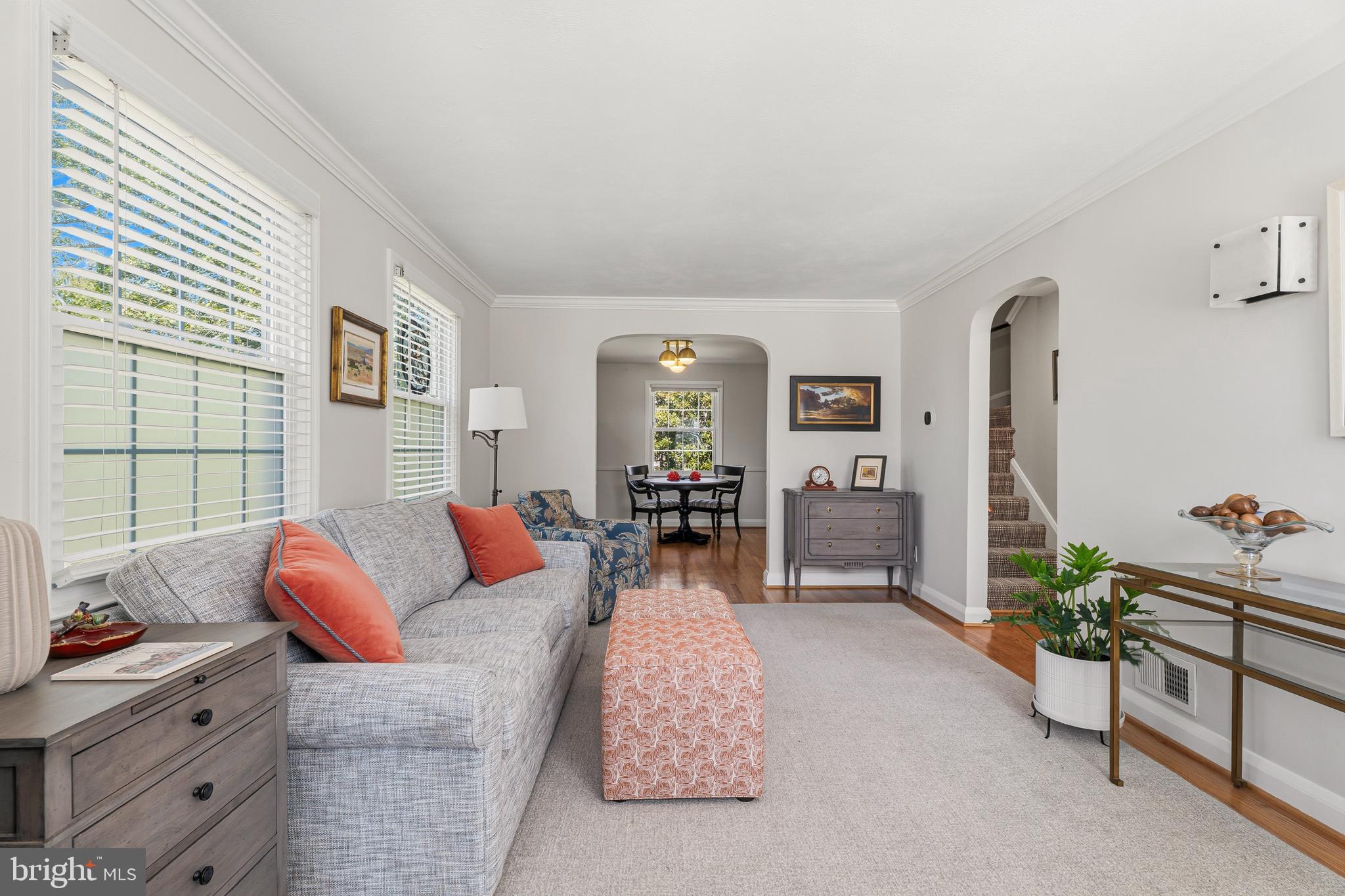 304 Brook Road Baltimore, MD 21286 - Photo 7 of 34 Living Room