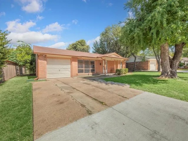front view of house with a yard