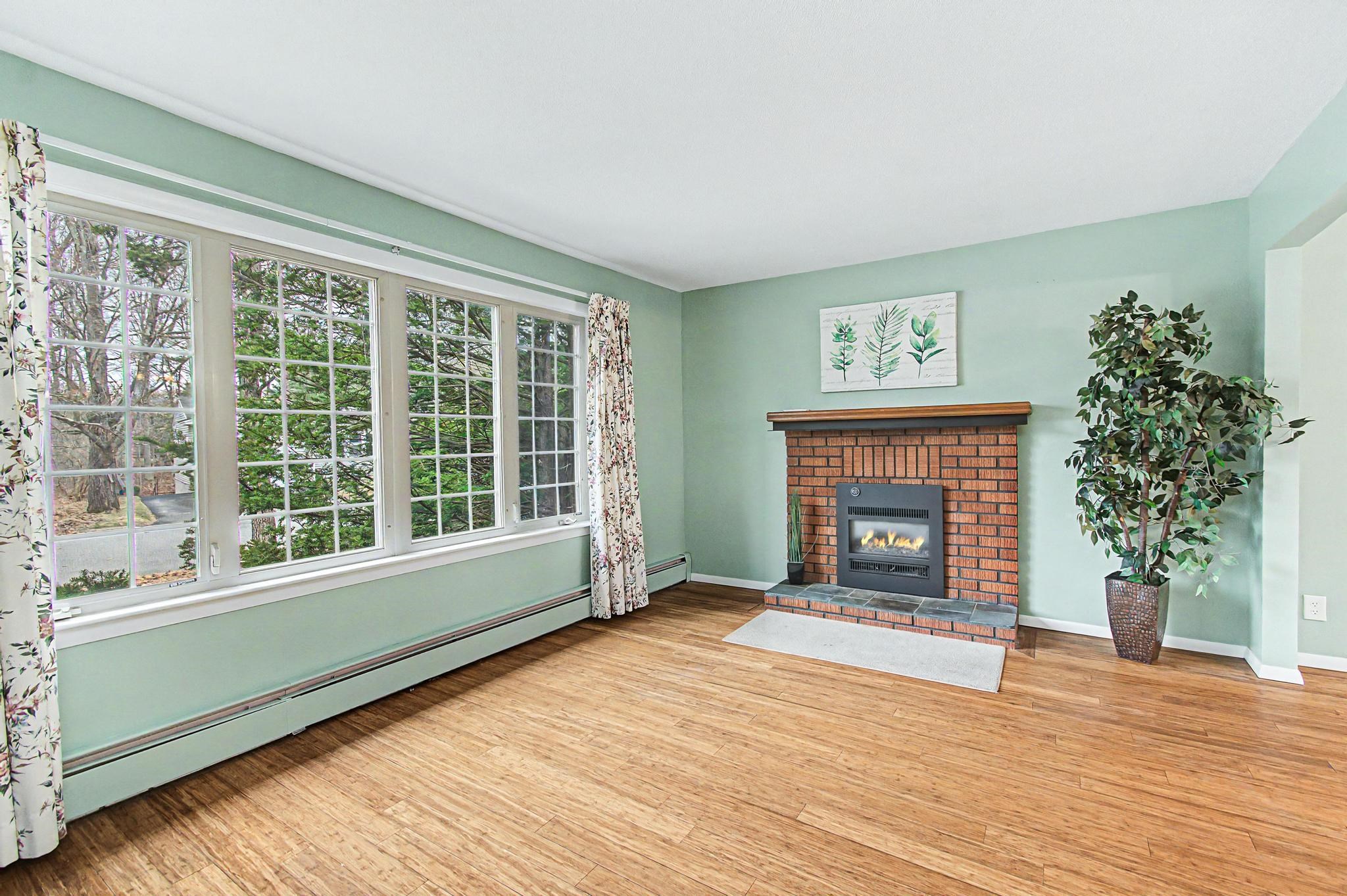 6 Clover Street South Burlington, VT 05403 - Photo 5 of 47