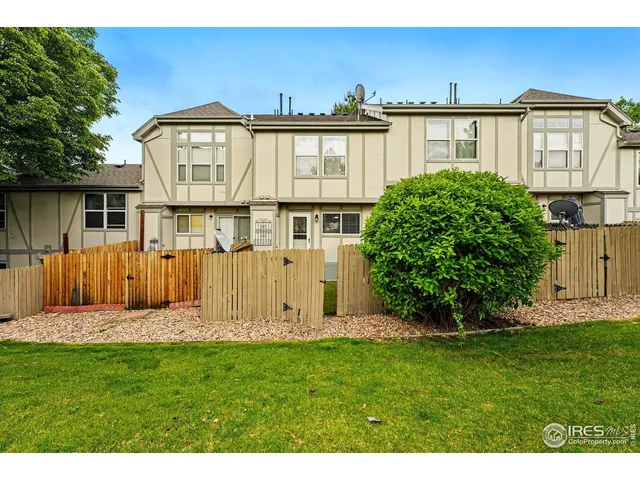 a view of front of house with a yard