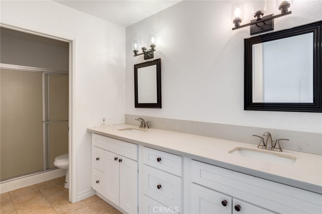 2767 Attenborough Place Riverside, CA 92503 - Photo 17 of 39 a bathroom with double sink and a mirror