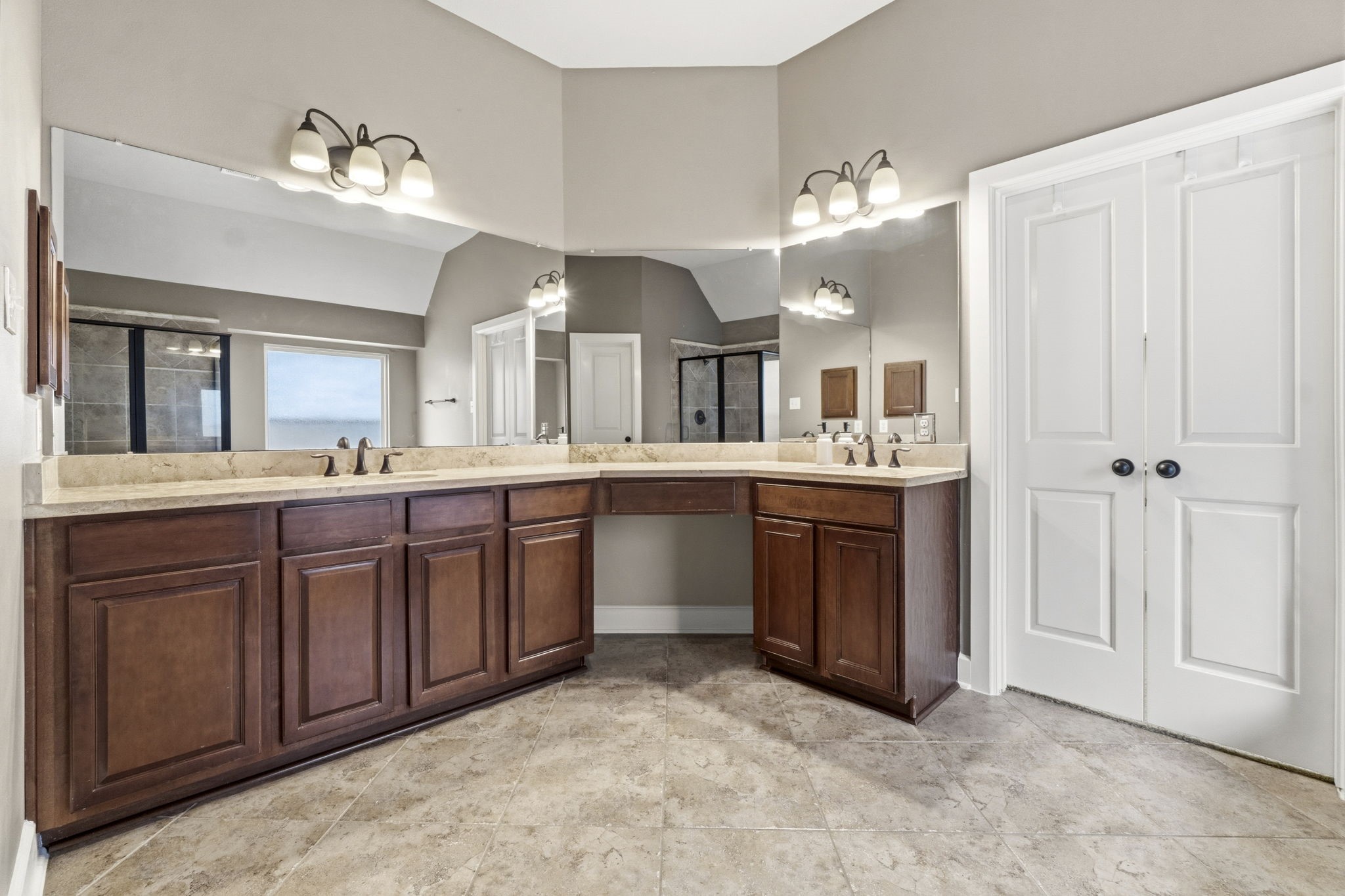 27 North Arrow Canyon Circle The Woodlands, TX 77389 - Photo 15 of 37