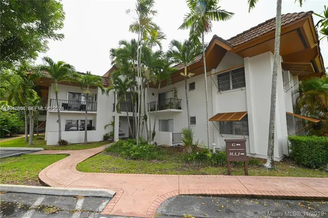 $2,575 | 9350 Southwest 77th Avenue, Unit G8, Miami, FL 33156