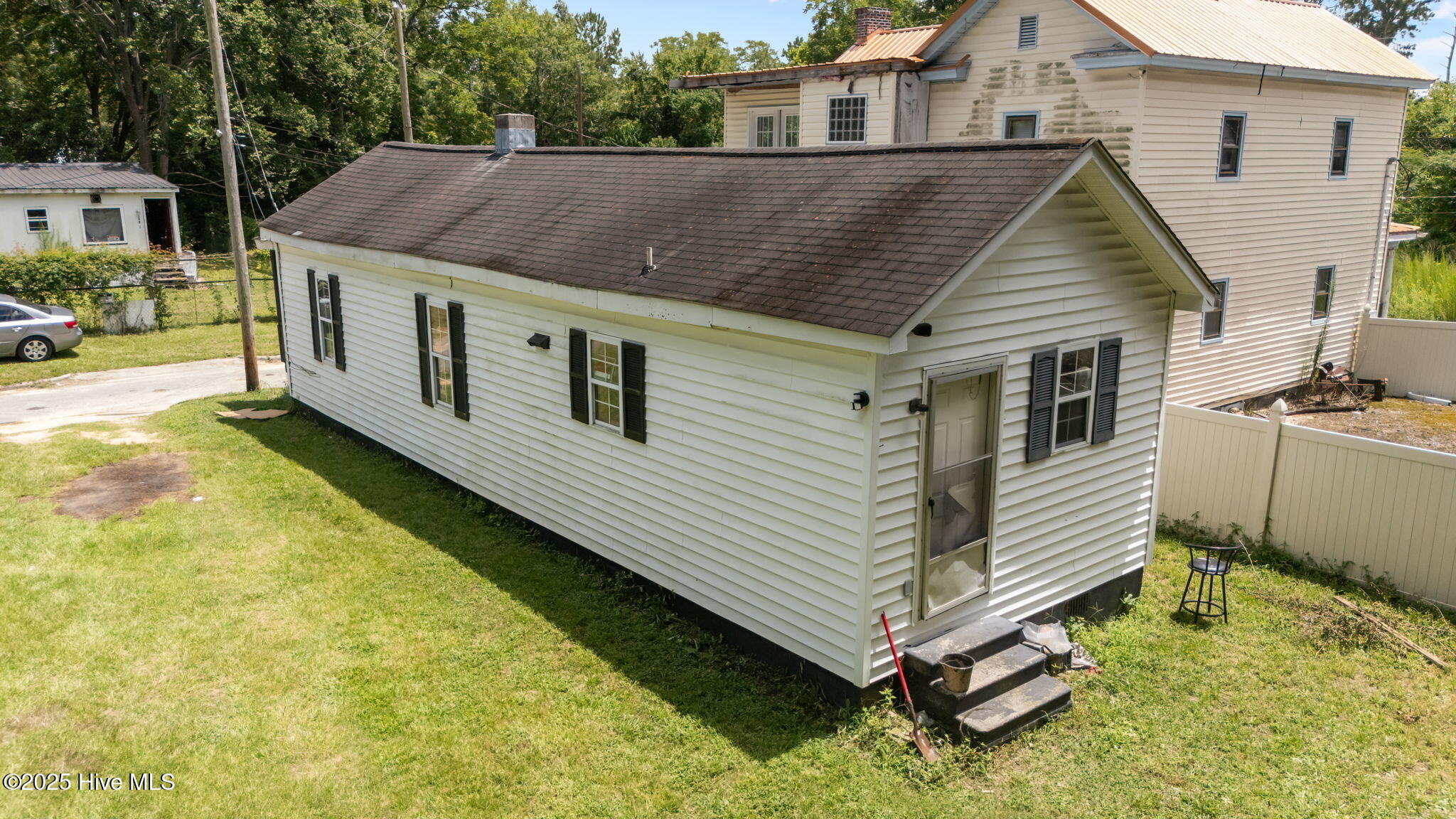 306 Short Street Kinston, NC 28501 - Photo 3 of 10 8-web-or-mls-DJI_20250724134451_0409_D