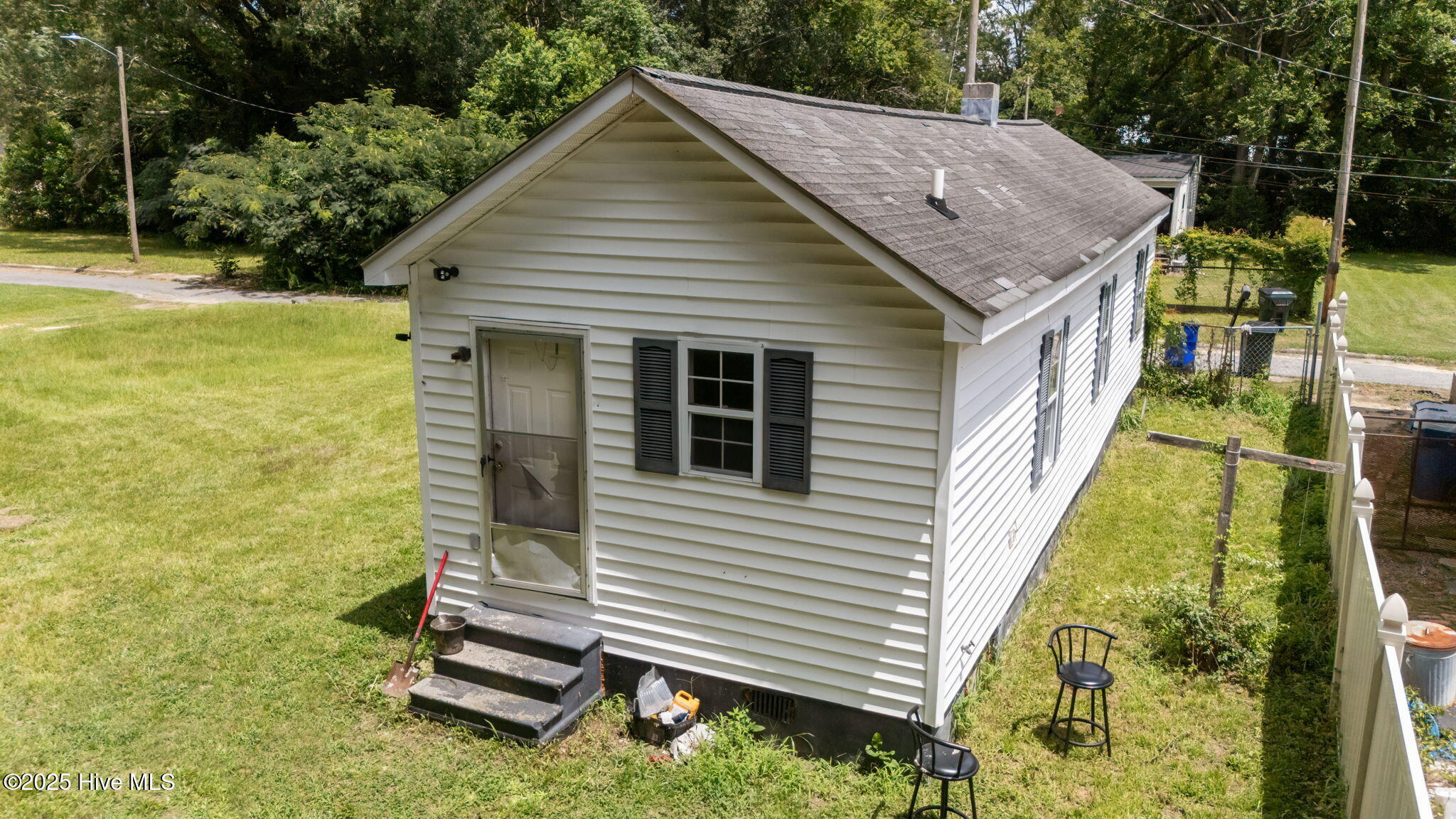306 Short Street Kinston, NC 28501 - Photo 4 of 10 9-web-or-mls-DJI_20250724134526_0410_D