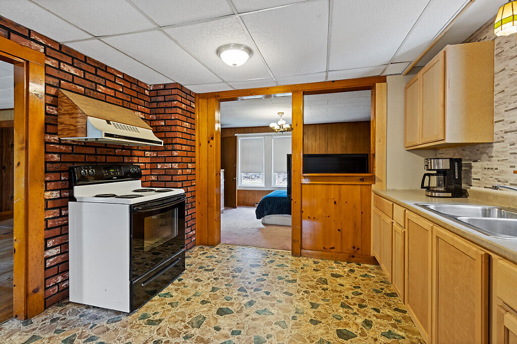 322 Center Road Fairfield, ME 04937 - Photo 8 of 37 44_BP5A0166_DxO_mls