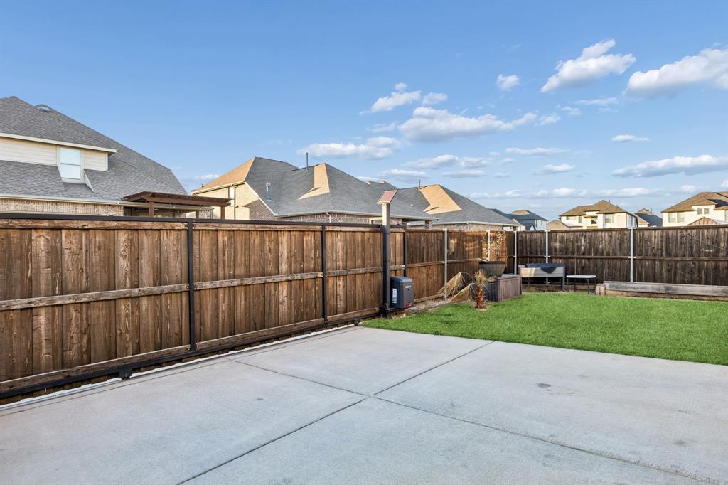 6333 Hall Road Frisco, TX 75034 - Photo 34 of 36 Electric gate