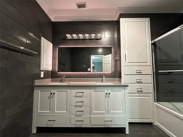 a view of an empty walk in closet