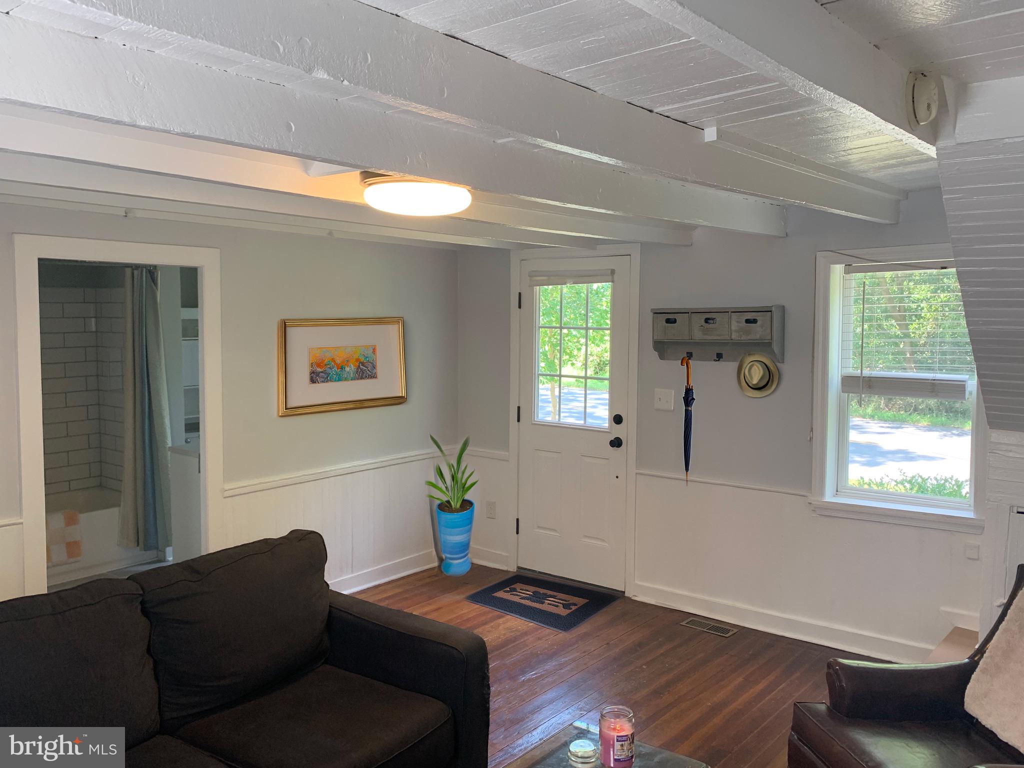 41809 Stumptown Road Leesburg, VA 20176 - Photo 13 of 29 Living room facing front door & full bathroom