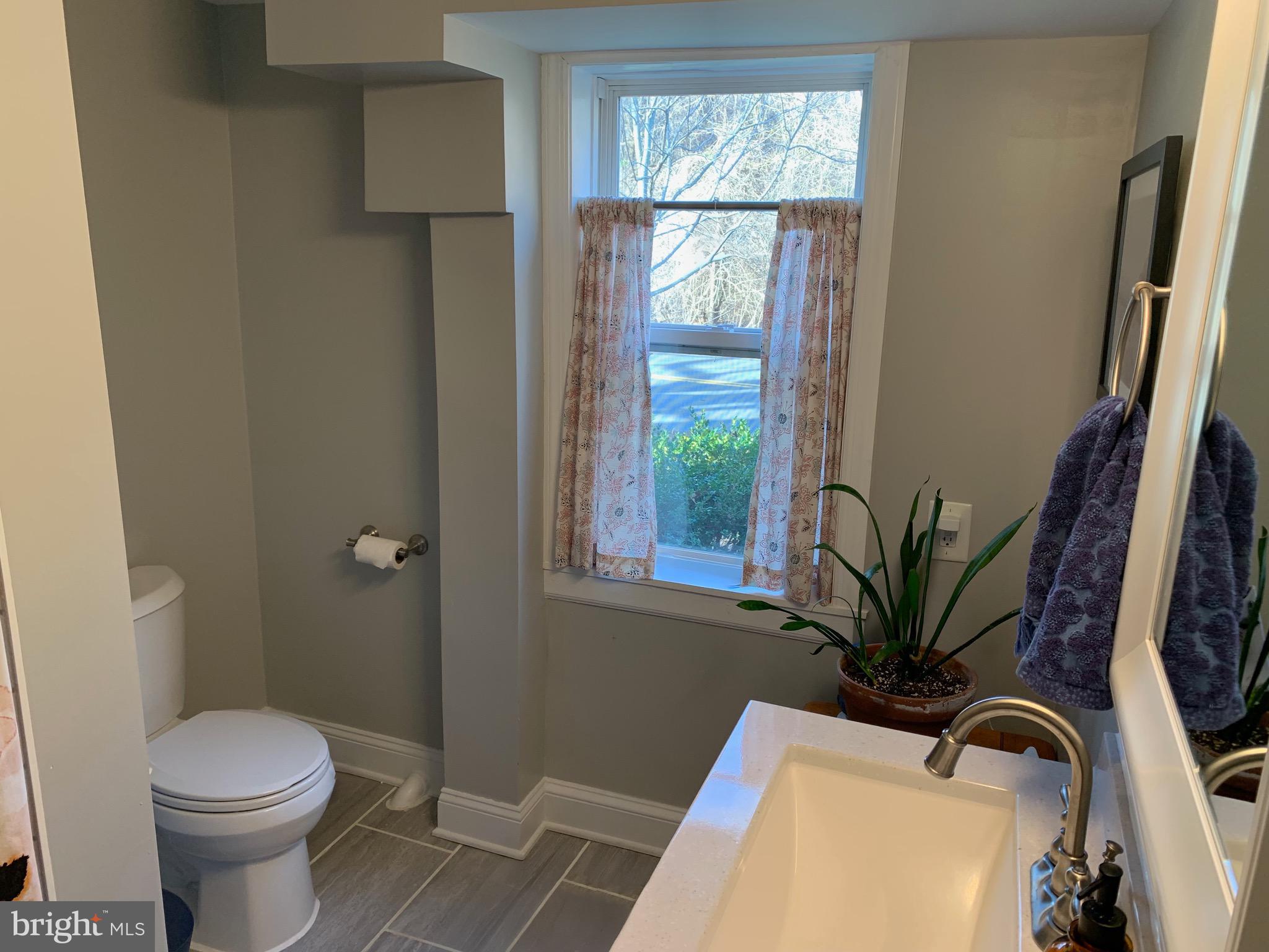 41809 Stumptown Road Leesburg, VA 20176 - Photo 14 of 29 Updated/renovated full bath on first level
