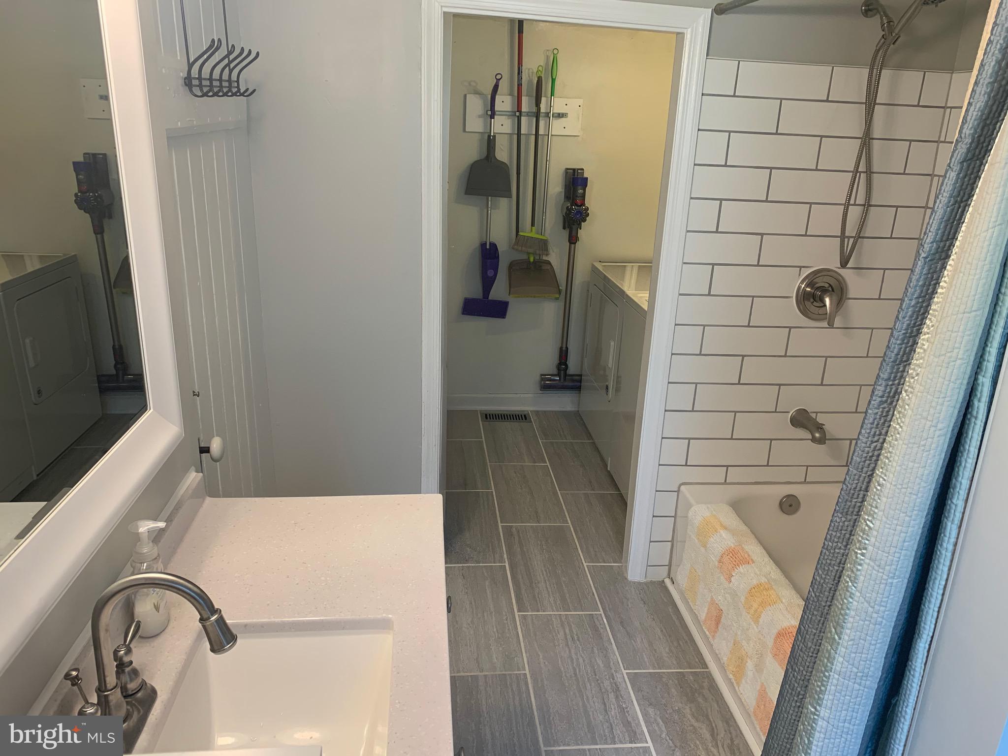 41809 Stumptown Road Leesburg, VA 20176 - Photo 16 of 29 Bathroom looking into separate laundry room