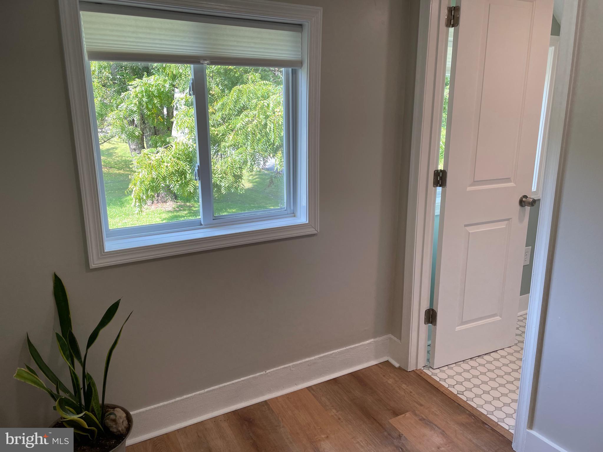 41809 Stumptown Road Leesburg, VA 20176 - Photo 24 of 29 changing/sitting area outside primary suite bath