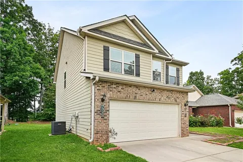 $300,000 | 4998 Summersun Drive, Morrow, GA 30260