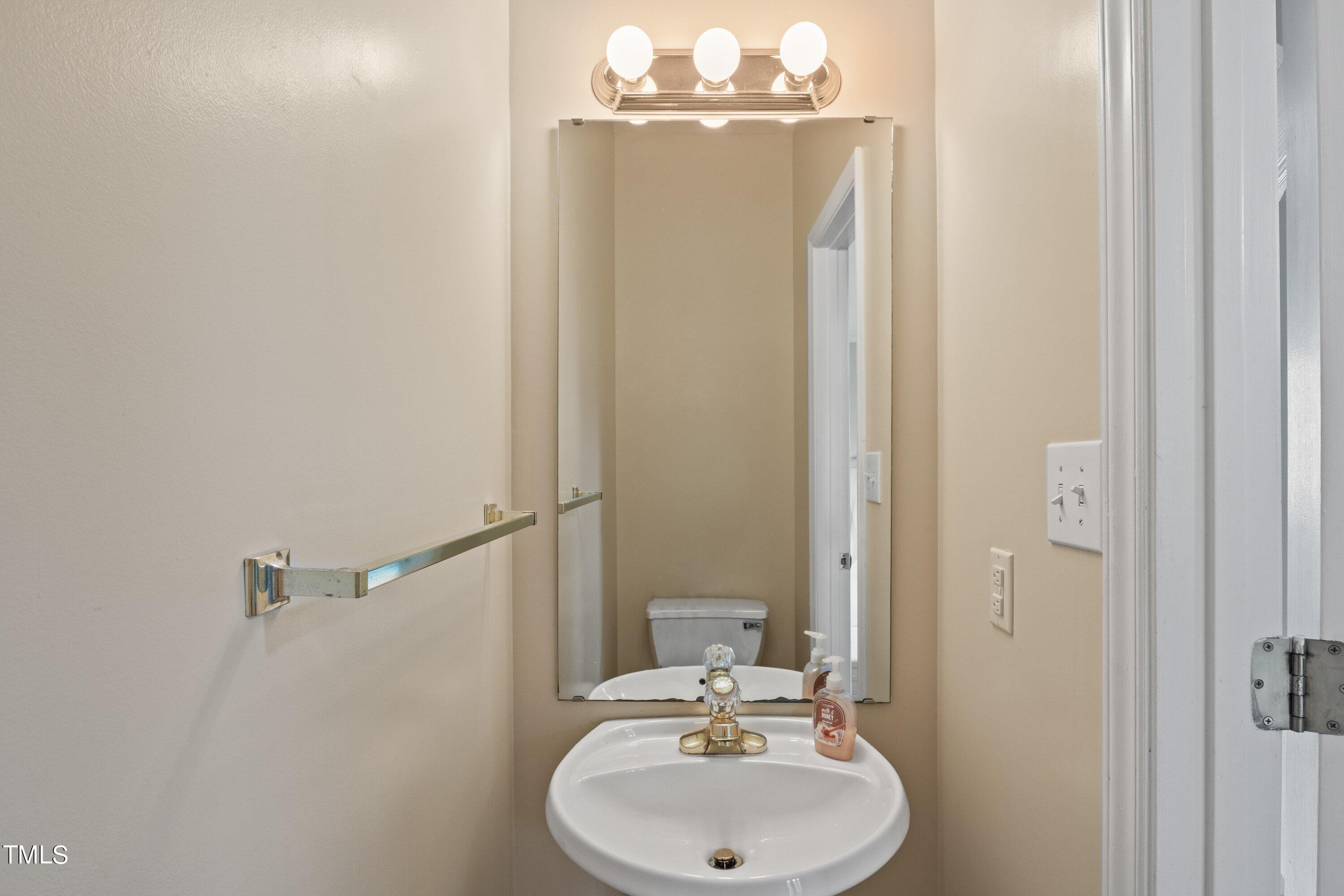 9421 Dawnshire Road Raleigh, NC 27615 - Photo 14 of 32 14-9421 Dawnshire Rd20240123_0014
