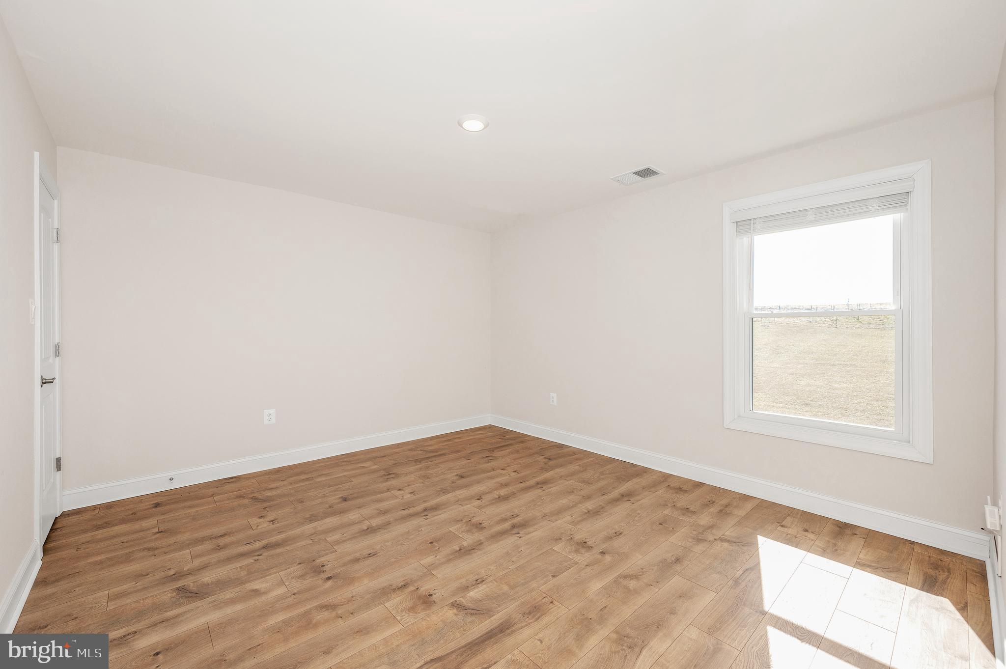 9962 Roulette Drive Hagerstown, MD 21740 - Photo 31 of 43 an empty room with a window