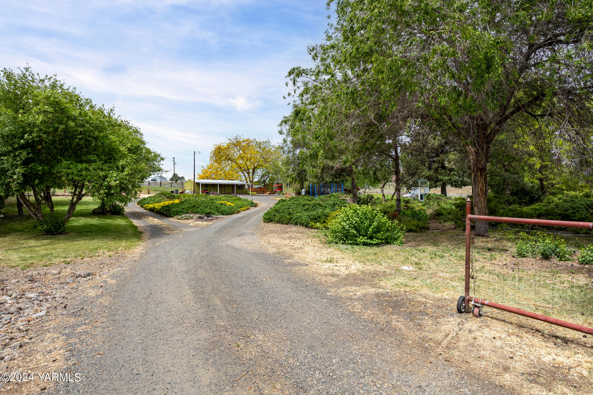 18370 Summitview Road Tieton, WA 98947 - Photo 54 of 57 a view of a backyard