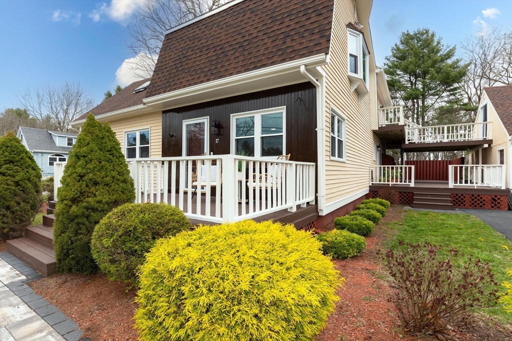 17 Weaver Street Wareham, MA 02576 - Photo 2 of 37 a front view of a house with garden