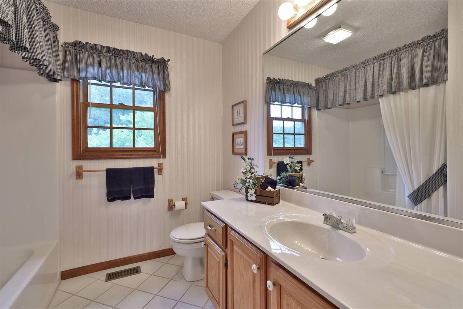 2390 Neeb Road Cincinnati, OH 45238 - Photo 33 of 40