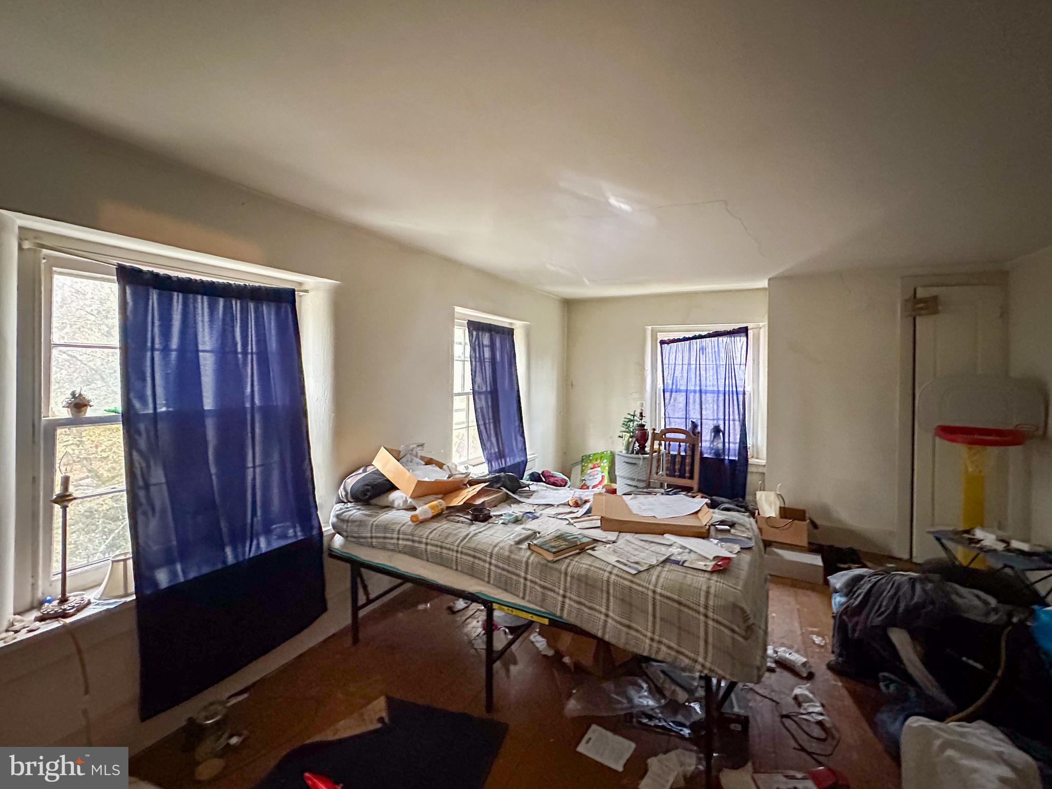 580 Elkdale Road Lincoln University, PA 19352 - Photo 2 of 42 a view of a livingroom with furniture and window
