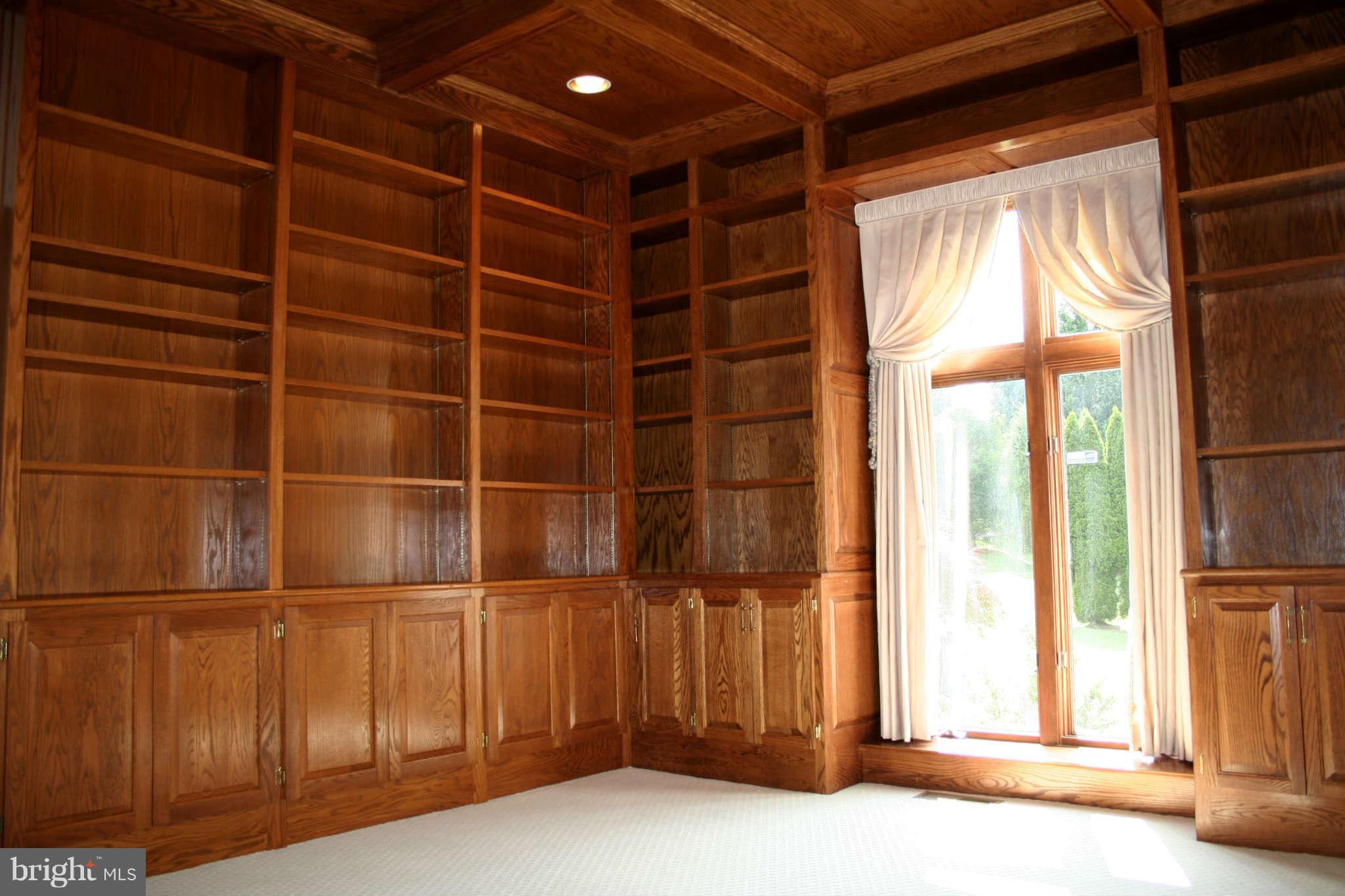 619 Springvale Road Great Falls, VA 22066 - Photo 10 of 26 Library