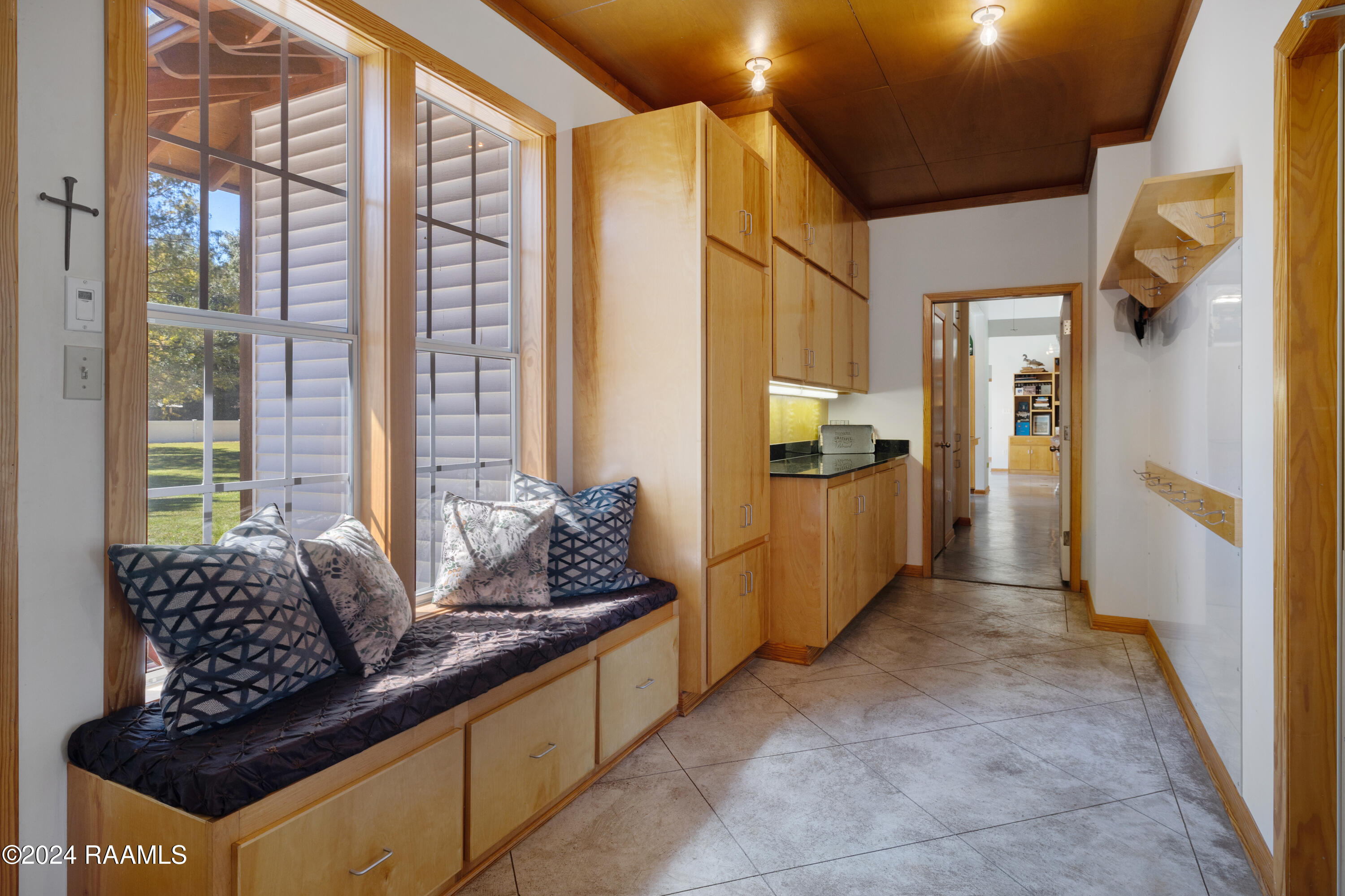 110 Russell Street New Iberia, LA 70563 - Photo 14 of 46 Hallway/Mudroom